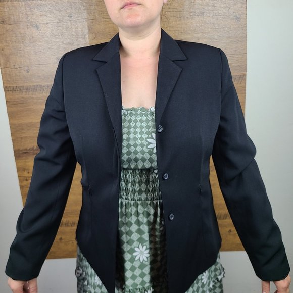 Suite Jacket blazer black size 6 with pockets. - Picture 4 of 6